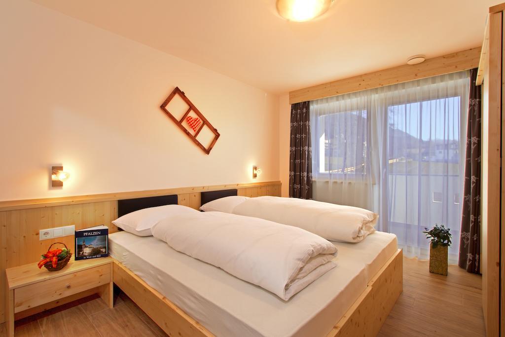 Stiflerhof Apartment Falzes Room photo